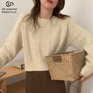 Pull en mohair <span class=keywords><strong>angora</strong></span> pour femmes tricoté à la main Pull d'hiver à col rond avec design torsadé Pull en tricot décontracté Logo personnalisé - Product Image 2