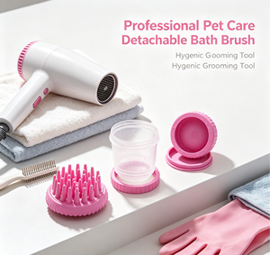 Brosse de bain pour animaux de compagnie en silicone détachable avec distributeur de savon, gant de lavage et éponge de toilettage pour le bain des chiens et des chats - Product Image 1