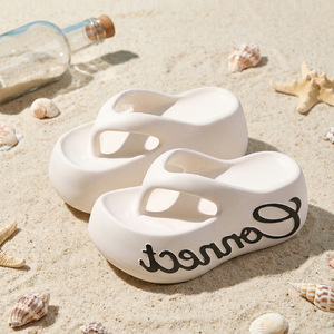 Sandales compensées pour femmes en EVA à semelle épaisse antidérapante, pour la plage et l'extérieur, tongs d'été blanches - Product Image 1