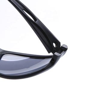 <span class=keywords><strong>2021</strong></span> nuevas gafas de sol de diseñador populares para hombres y mujeres parasoles pequeños con marco de Metal azul y blanco Material de PC - Product Image 5