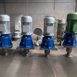 Sistema agitador industrial de alta resistencia con motor eléctrico vertical y caja de reducción para mezcla en tanques y procesamiento de líquidos - Product Image 1