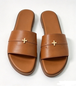 Sandalias planas de cuero genuino para mujer, de verano, con punta abierta, con detalles metálicos cruzados, fáciles de poner. - Product Image 2