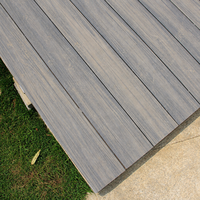Revêtement de sol en WPC moderne, durable et personnalisable, imperméable et antidérapant pour piscines, terrasses et balcons extérieurs - Plusieurs tailles disponibles