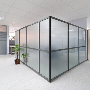Cloison de séparation de bureau en verre dépoli avec cadre en aluminium personnalisable, systèmes de cloisons en verre démontables - Product Image 3