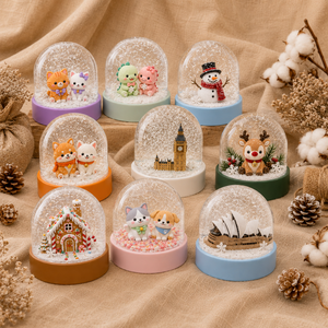 Cadeaux de Noël, figurines de Noël dans une boule de neige en plastique - Product Image 6