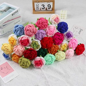 Ramo de Rosas de Ganchillo de Lana Hecho a Mano, Flor Artificial, Regalo para el Día de la Madre, Día de San Valentín - Product Image 2