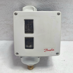 Pressostat Danfoss RT112 017-519166 légèrement endommagé comme sur l'image 5 En stock - Product Image 1