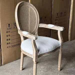 <span class=keywords><strong>Chaise</strong></span> <span class=keywords><strong>Louis</strong></span> avec accoudoir pour salle à manger Meubles <span class=keywords><strong>de</strong></span> luxe en bois massif Reproduction <span class=keywords><strong>de</strong></span> meubles <span class=keywords><strong>de</strong></span> fête, mariage et banquet pour hôtel - Product Image 1