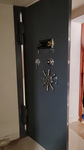 Porta di Sicurezza Commerciale Rinforzata con Serratura Digitale Elettronica - Porta Blindata in Acciaio per Caveau Bancario e Istituzioni Finanziarie - Product Image 6