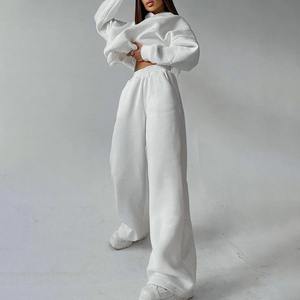 Conjuntos deportivos de alta calidad para mujer, personalizados, lisos, unisex, con sudadera con capucha y pantalones de chándal, conjunto de dos piezas con sudadera de cuello redondo para mujer. - Product Image 1