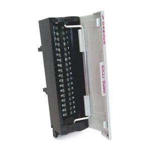 Module d'interface de communication d'automatisation en aluminium ICS Triplex T8230 avec deux ports Ethernet et quatre ports série - Product Image 1