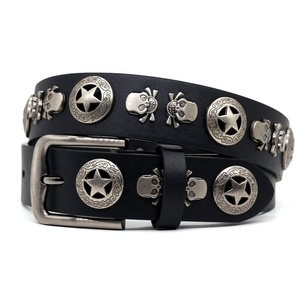 Cinturón de Cuero Ancho para Hombre, Diseño de Calavera con Remaches Negros, Estilo Punk, con Hebilla de Aleación - Product Image 1