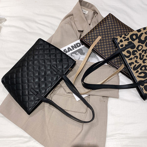 Nouveau design couleur bonbon <span class=keywords><strong>moyen</strong></span> fourre-tout <span class=keywords><strong>sac</strong></span> à main 2024 dames <span class=keywords><strong>sac</strong></span> à bandoulière coré<span class=keywords><strong>en</strong></span> grande capacité dames <span class=keywords><strong>sac</strong></span> à provisions - Product Image 3