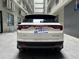 Changan <span class=keywords><strong>CS35</strong></span> <span class=keywords><strong>PLUS</strong></span> <span class=keywords><strong>2021</strong></span> 1.6L CVT Elite Glory Million Edition FWD d'occasion, SUV urbain économe en carburant, norme chinoise VI - Product Image 5
