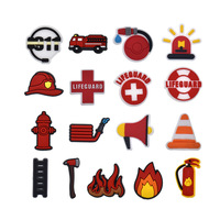 Nouveaux charms en caoutchouc PVC HY 2026 pour sabots, motif camion de pompiers, pour hommes, femmes et enfants, décorations avec épingles à boucle