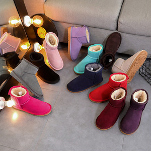 Mode hivernale <span class=keywords><strong>Bottes</strong></span> de neige simples et solides en <span class=keywords><strong>cuir</strong></span> véritable polaire à l'intérieur de la fourrure pour femmes <span class=keywords><strong>Bottes</strong></span> de cheville courtes et chaudes pour parents et enfants - Product Image 1