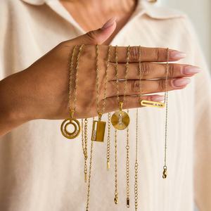 Großhandel Mode 18K Vergoldete Wasserdichte Geometrische Anhänger-Halskette Galvanisierter Edelstahl Abnehmbare Zirkon-Halskette - Product Image 1