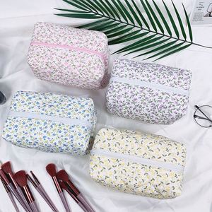 Bolsa de Maquillaje Floral Personalizada, Bolsa Pequeña con Cierre, Linda Bolsa Cosmética Acolchada para Mujer - Product Image 4