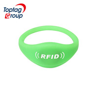 Bracelet en silicone RFID étanche personnalisé 13.56Mhz 125khz avec interface NFC Bracelet Rfid intelligent à puce Tk4100