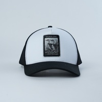 Topi Trucker dengan Patch Logo Custom, Warna Putih Hitam, Berjaring, Profil Tinggi, Snapback, untuk Aktivitas Outdoor, Memancing, Safari, dan Pelindung Matahari