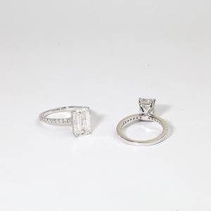 Bague de fiançailles en diamant de laboratoire taille émeraude, confectionnée en or blanc massif 14 carats, élégant cadeau de promesse, design de bijoux raffinés - Product Image 2