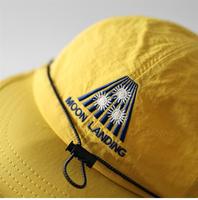 Gorra de béisbol vintage de ala ancha con visera curva para protección solar al aire libre, ideal para grandes circunferencias de cabeza, personalizable en pequeños lotes OEM.