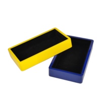 Boîte cadeau en bois rectangulaire artisanale recyclable, laquée jaune et bleue brillante, avec gravure laser