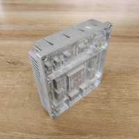 Radiateur électronique en aluminium extrudé sur mesure à structure à ailettes rectangulaires, usiné CNC et fraisé