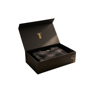 Boîte d'Expédition et d'Emballage <span class=keywords><strong>de</strong></span> Vêtements <span class=keywords><strong>en</strong></span> <span class=keywords><strong>Carton</strong></span> <span class=keywords><strong>de</strong></span> Luxe avec Fermeture Magnétique Personnalisée, Faible MOQ - Product Image 1