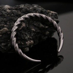Bracelet en corne de taureau torsadée yunnique, design ouvert en argent antique, bijoux unisexe, cadeau - Product Image 3