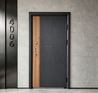 Porte d'entrée moderne à texture bois, avec panneaux de verre latéraux et porte d'entrée sécurisée.