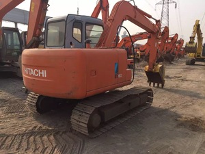 Excavatrice sur chenilles Hitachi EX135 d'occasion, capacité de la benne de 0,65 m³, puissance de 65 kW, équipement de construction - Product Image 2