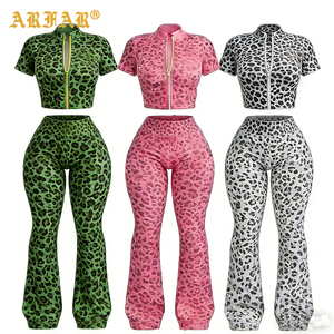 Completo Sportivo Due Pezzi con Stampa Leopardata per Donne, Giacca Yoga Personalizzata a Maniche Corte con Cerniera Dorata e <span class=keywords><strong>Pantaloni</strong></span> a Zampa, Adatto per Ragazze Alte - Product Image 1