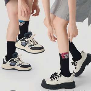 Chaussettes de streetwear pour hommes et femmes, chaussettes à motif de personnage de dessin animé, jacquard, respirantes, en mélange de coton, chaussettes tendance pour un usage quotidien et décontracté - Product Image 4
