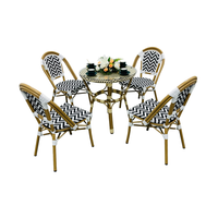 Ensemble de table et chaises de salle à manger d'extérieur en métal et rotin, design français durable, pour usage commercial en boutique, laiterie, restaurant, café