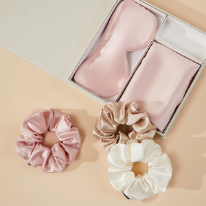 Funda de Almohada de Seda de Morera 100% Orgánica de Lujo, Personalizada, con Antifaz y Coletero, Set de Regalo con Cremallera Oculta y Bordado para el Hogar - Product Image 1