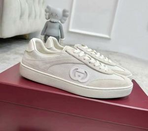 Chaussures de sport décontractées coréennes de créateur, haute qualité, anti-odeur, en tissu souple et mousse, nouvelle mode, pour la marche lente et l'entraînement - Product Image 3