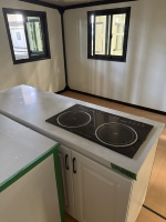 Maison conteneur extensible OEM d'usine 20ft 40ft, maison préfabriquée à double ailes avec salle de bain et cuisine pour hôtel de glamping