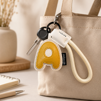 Porte-clés en cuir avec 26 lettres de l'alphabet, joli pendentif lettre initiale, breloque de sac, accessoire de voiture en PU, cadeau pour couple et amis