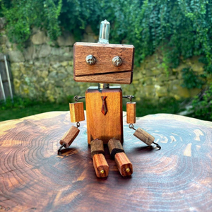 Figurine de robot en bois artisanale, décoration moderne pour bureau, accessoire pour tableau de bord de voiture, décoration d'intérieur, cadeau - Product Image 1