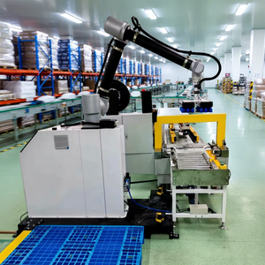 Palettiseur robotisé industriel automatisé à six axes pour la manutention des matériaux dans les lignes de production de boissons. Palettiseur robotisé - Product Image 1