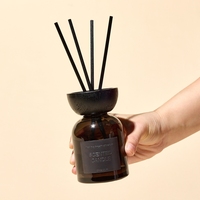 Bouteille diffuseur à roseaux noire de luxe classique 120 ml, écologique et sûre, vide, personnalisable avec couvercle en bois noir pour l'aromathérapie