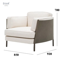 Fauteuil en cuir moderne avec rembourrage confortable et base robuste