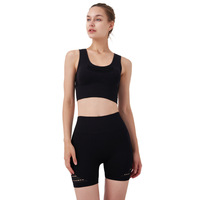 Roupa esportiva e yoga com rede vazada buracos e shorts