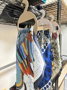 Cintre en papier robuste et écologique multi-formes pour foulards, à prix compétitif, vente directe fabricant, idéal pour la salle de bain - Product Image 4