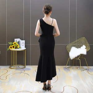 <span class=keywords><strong>Abito</strong></span> da sera <span class=keywords><strong>lungo</strong></span> <span class=keywords><strong>nero</strong></span> con scollo a V e spacco alto, di tendenza per il 2026 - Collezione Hot Sale - Product Image 4