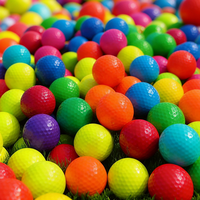 Balles de mini-golf personnalisables OEM avec logo imprimé sur du caoutchouc durable et des balles vierges en Surlyn pour un design personnalisé