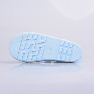 Bottes <span class=keywords><strong>de</strong></span> <span class=keywords><strong>pluie</strong></span> pour enfants en PVC légères bleu ciel à bout rond avec semelle antidérapante Design tendance Ajustement confortable pour une utilisation en extérieur - Product Image 5