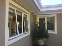 Ventanas con Toldo Superhouse y Mosquitera Retráctil para Escuelas, Hoteles, Apartamentos, Salas de Estar y Villas