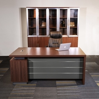 Bureau de direction moderne de luxe en forme de L avec panneau, table de bureau multifonctionnelle en bois pour mobilier commercial